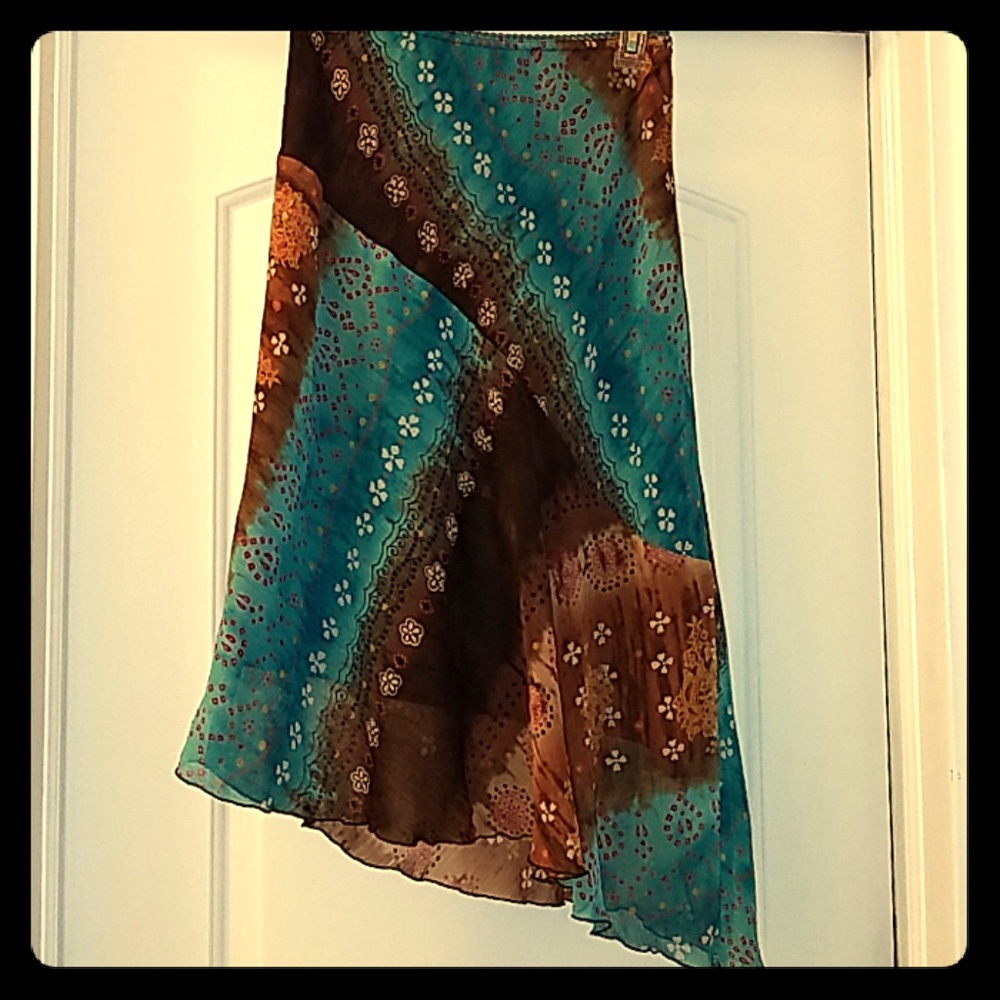 Vintage-look skirt with asymmetrical hemline